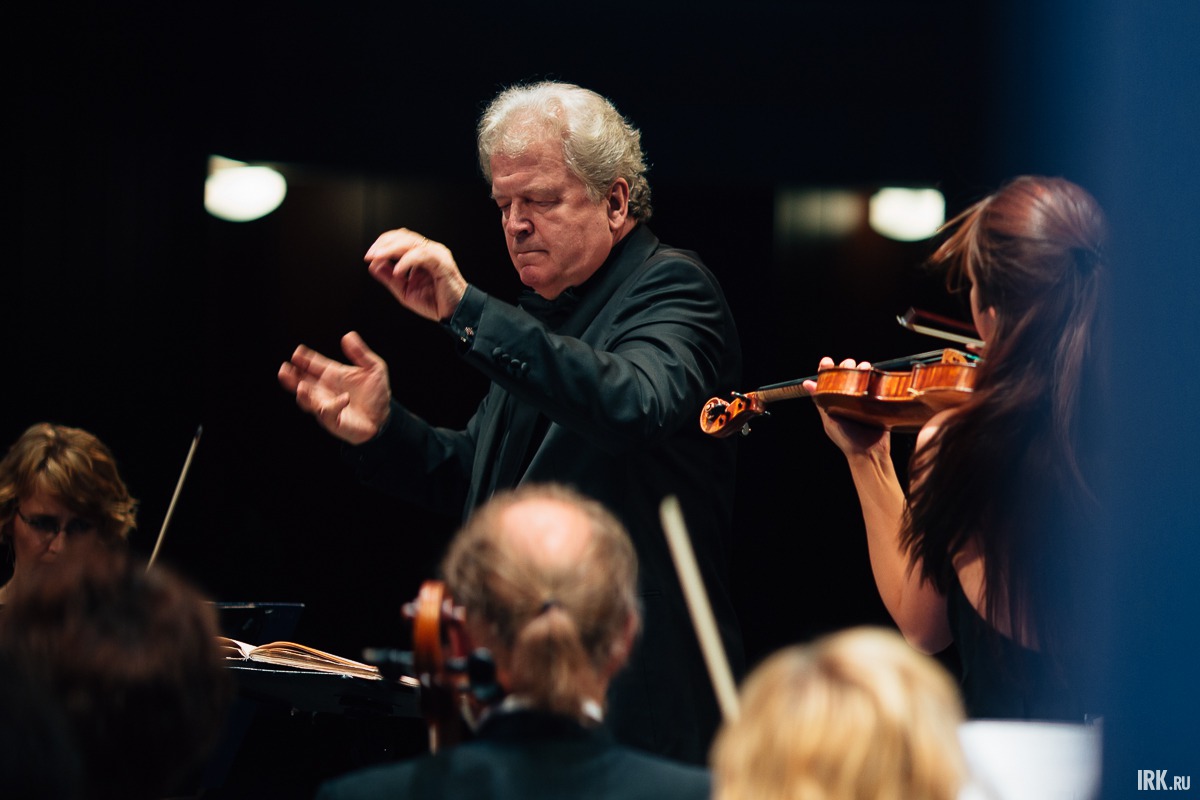 В концерте принял участие Губернаторский симфонический оркестр под управлением заслуженного деятеля искусств России Илмара Лапиньша.