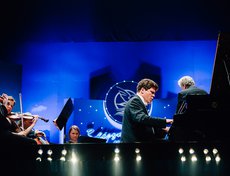 Завершил вечер своим выступлением пианист, художественный руководитель фестиваля «Звезды на Байкале» Денис Мацуев.