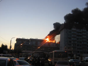 Пожар на улице Баумана. Автор фото — Михаил Свеженцев