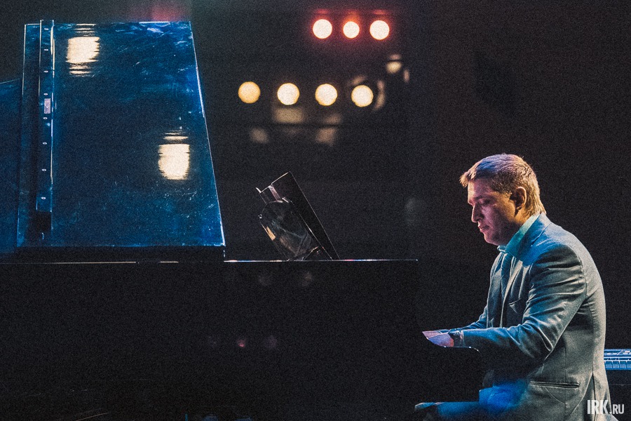 Выступает «Доктор Джаз». За роялем Александр Филиппов