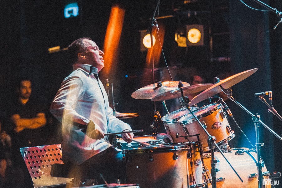 За барабанами Олег Бутман