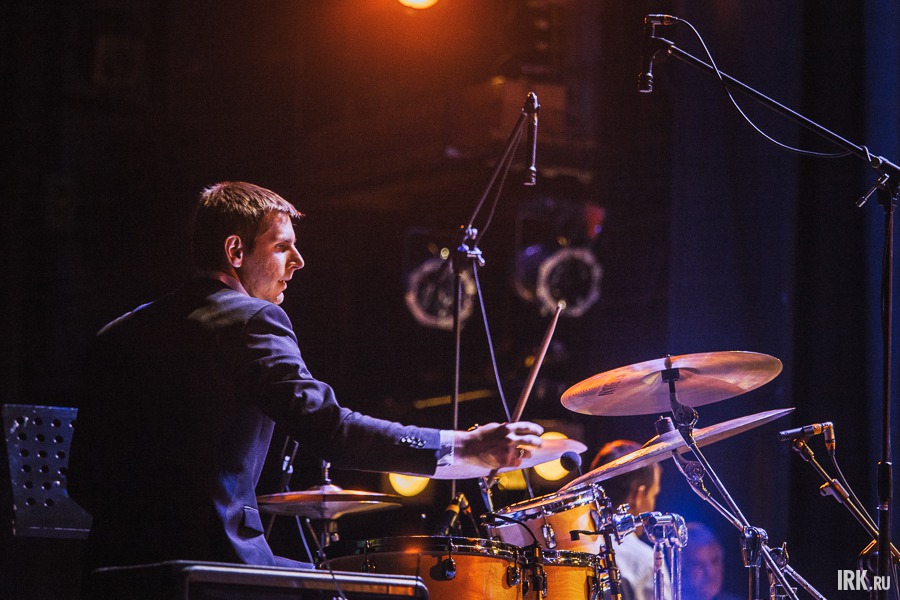 На фото барабанщик Евгений Суворов