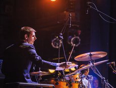 На фото барабанщик Евгений Суворов