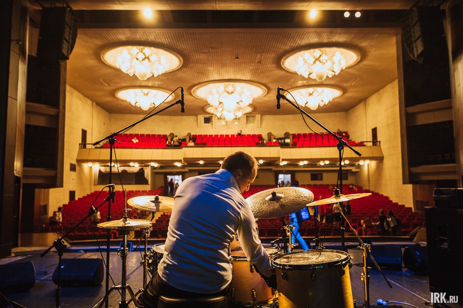 Олег Бутман готовится к выступлению