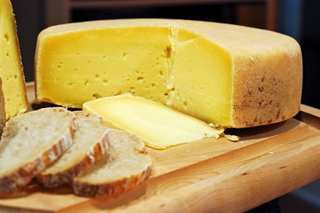 Сыр. Фото с сайта gourmet-sochi.ru.jpg