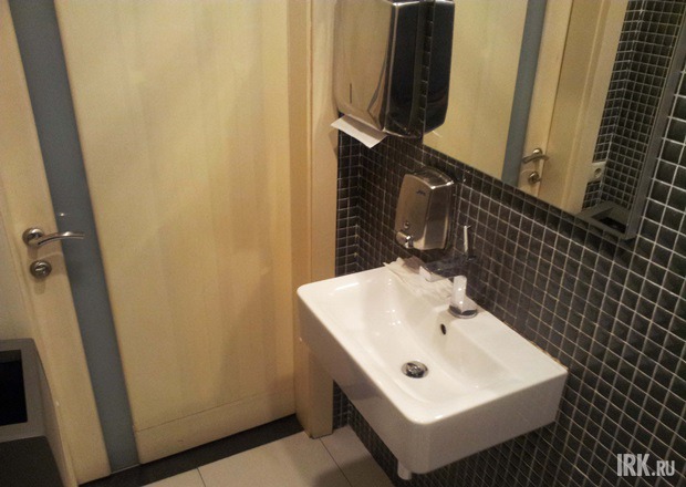 Немного туалета. Он обычный, чистый