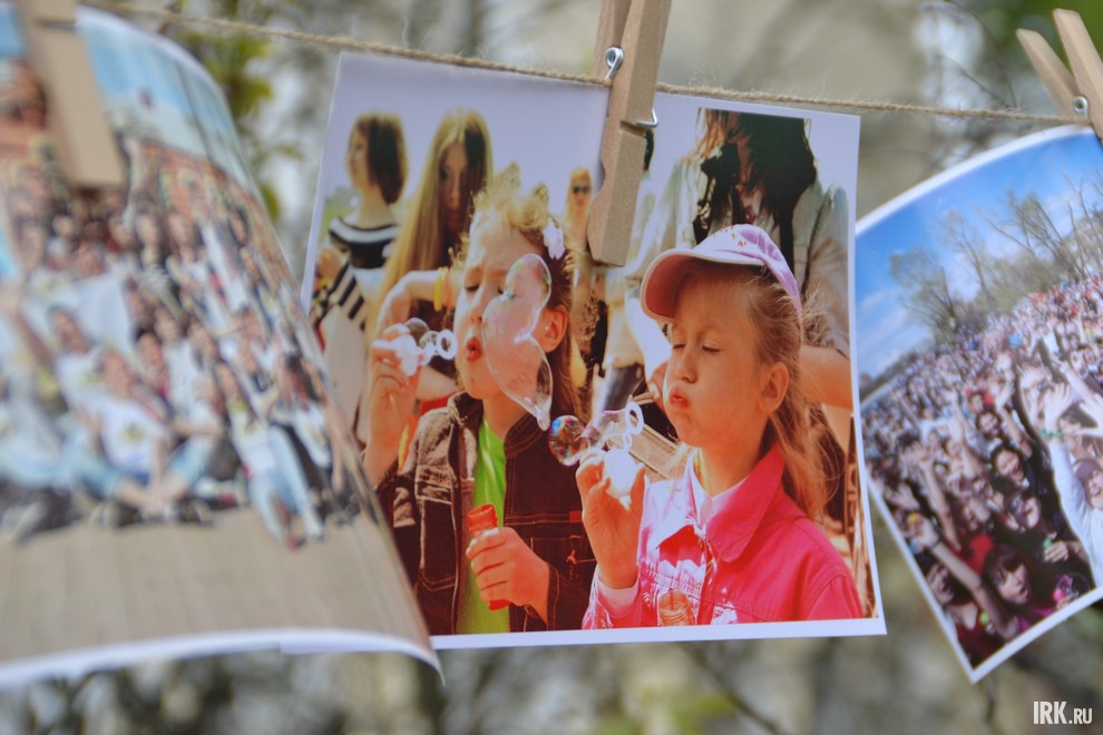 Невдалеке от основной развлекательной площадки расположилась фотовыставка