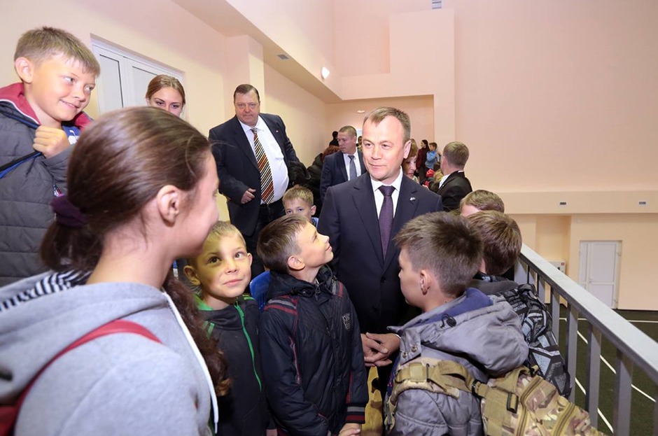 Также не обошлось и без общения с юными спортсменами.