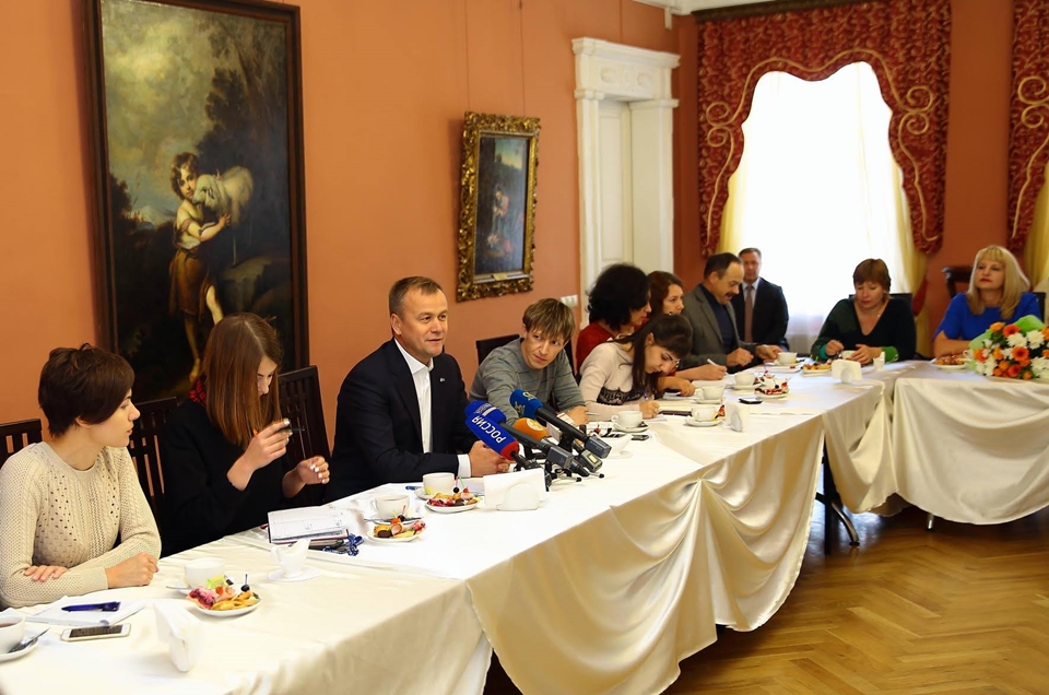 На встрече врио губернатора с журналистами Иркутской области больше всего вопросов было о выборах. «Я люблю конкурентную среду, в ней можно генерировать новое», — признался Сергей Ерощенко.