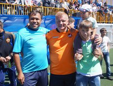 После игры поклонникам представилась возможность пообщаться со звездами