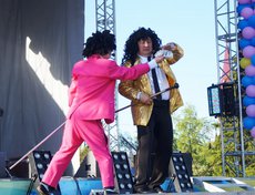 После карнавала иркутян ждали на площади Кирова. Там в 17:30 начался вечерний праздничный концерт