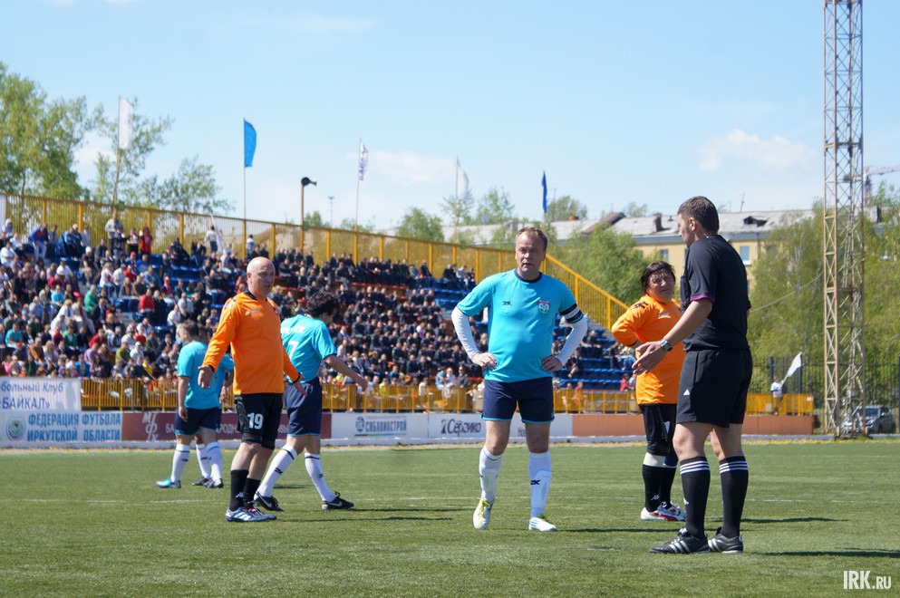 За сборную Иркутска играл губернатор Иркутской области Сергей Ерощенко