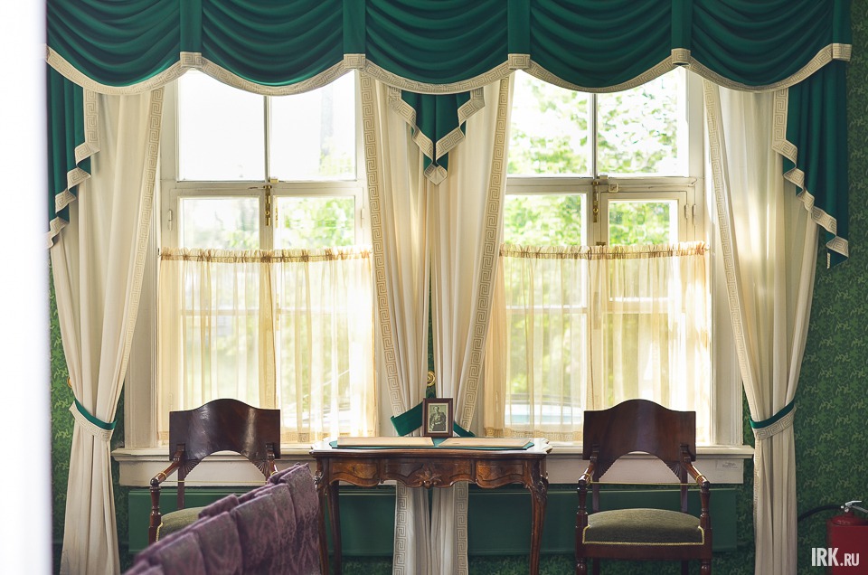 Традиции и быт  княжеской семьи Волконских представлены частично воссозданными историческими интерьерами дома, в которых находятся уникальные мемориальные вещи декабристов.