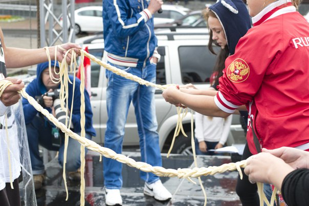 Конкурс по плетению кос из лапши