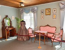 Будуар младшей дочери Елены. Частично восстановлен интерьер дамской комнаты.