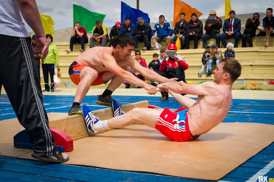 Состязание по перетягиванию палки