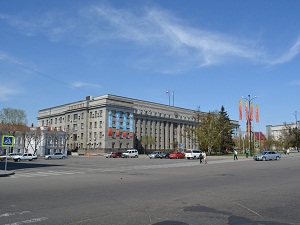 Здание правительства Иркутской области. Фото Анастасии Украинской
