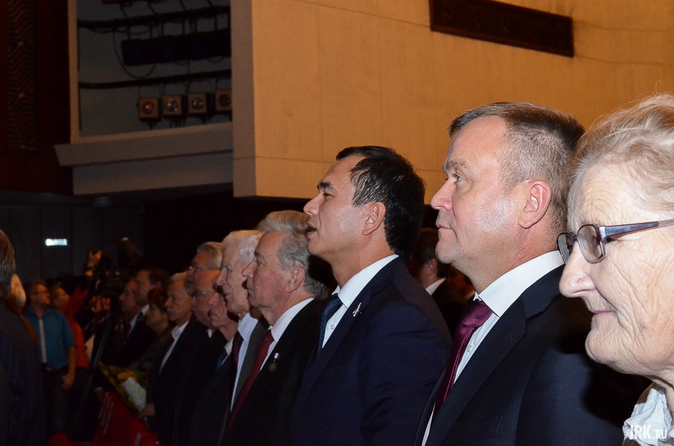 На церемонии присутствовал Сергей Ерощенко — оппонент Сергея Левченко во втором туре выборов губернатора Иркутской области.