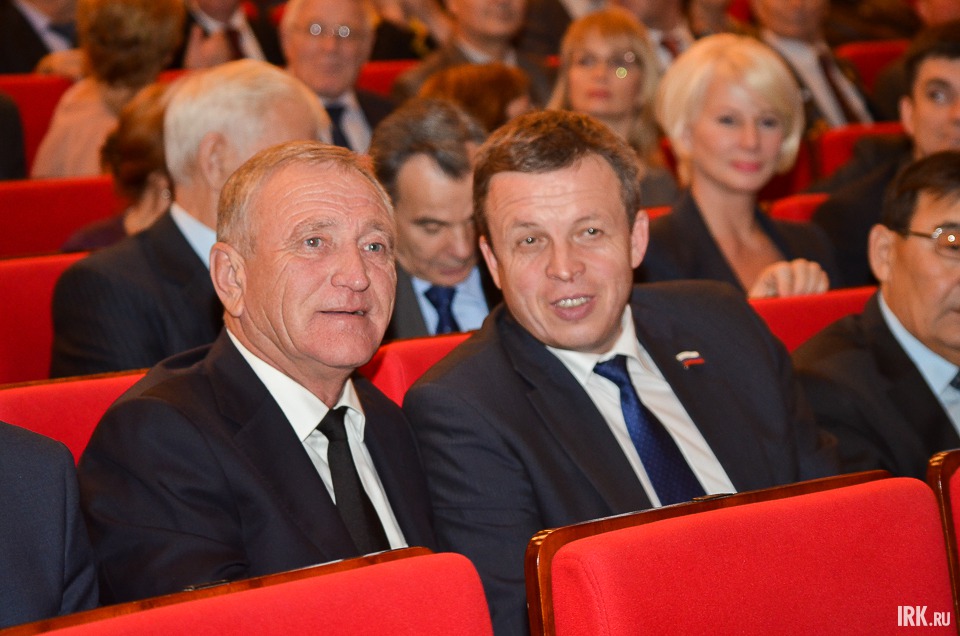 Павел Сумароков, депутат Законодательного Собрания Иркутской области (справа)