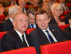 Павел Сумароков, депутат Законодательного Собрания Иркутской области (справа)