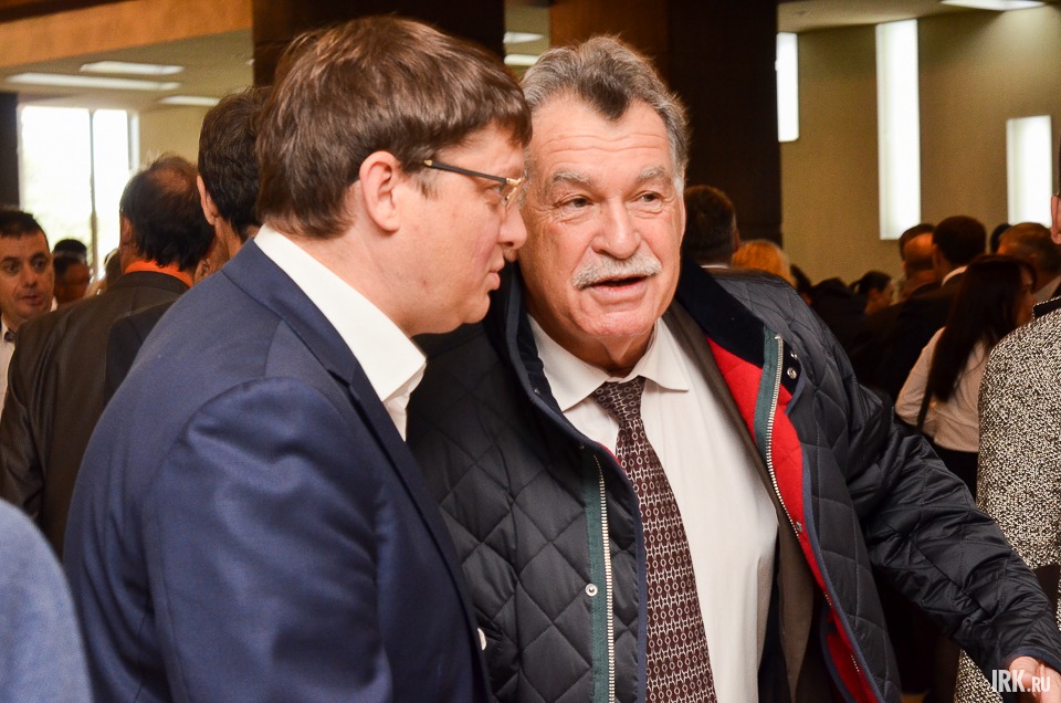 Директор Иркутского академического театра имени Н. П. Охлопкова Анатолий Стрельцов (справа)