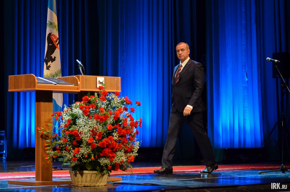 Под бурные овации на сцену вышел Сергей Георгиевич Левченко.