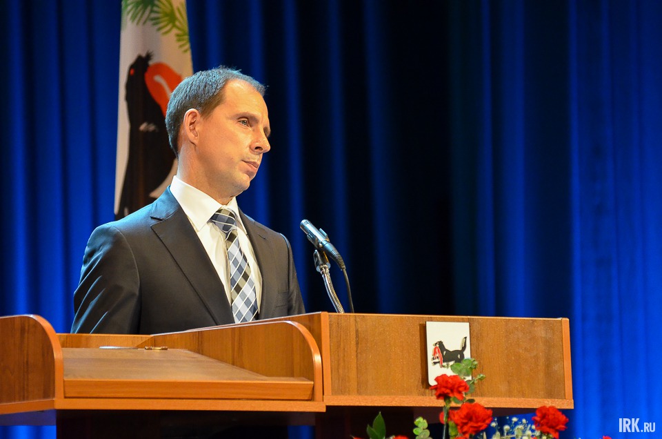 Эдуард Девицкий, руководитель облизбиркома, зачитал итоги выборов и признал их состоявшимися и действительными.