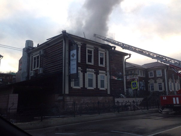 На месте пожара. Фото из группы ДТП 38RUS «ВКонтакте»