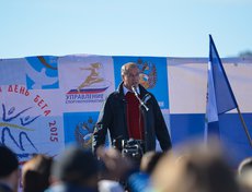 Старт соревнованиям дал губернатор Иркутской области Сергей Левченко.