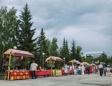 В 11:00 возле здания администрации состоялся праздник «Шелеховский район — 20 лет вместе»