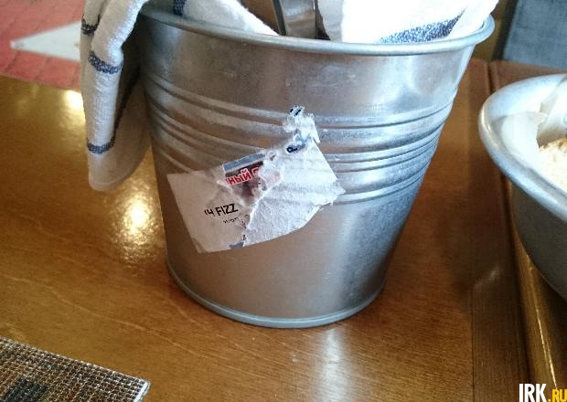 На ведерке из-под приборов не сумели оторвать этикетку…
