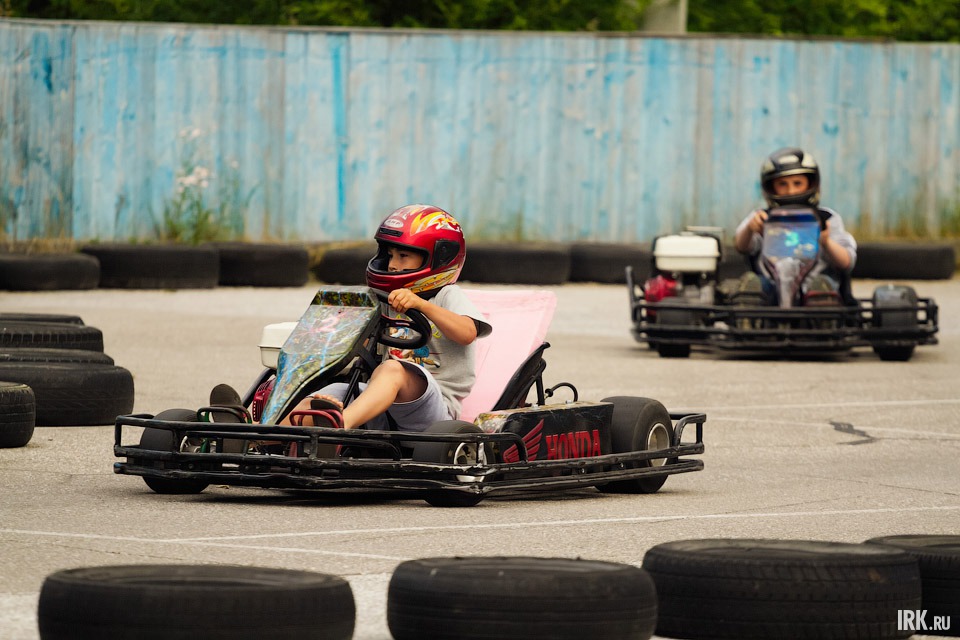 Весь день работали аттракционы для детей