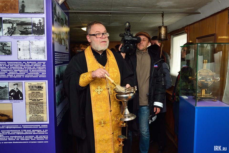 Экспозицию освятил протоиерей Михаило-Архангельского Харлампиевского храма Вадим.
