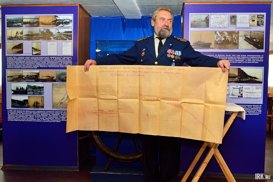 Представитель совета ветеранов Военно-Морского флота города Иркутска Виктор Вертянкин.