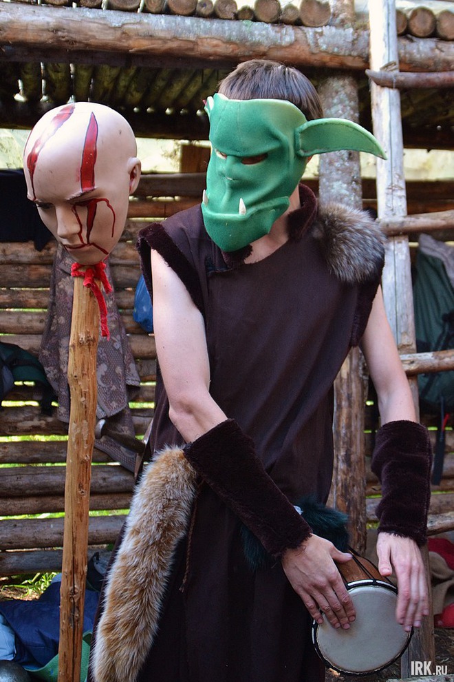 Шаман орков. Пока он стучит в барабан, боевая мощь отряда возрастает