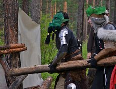 Для начала нужно сломать ворота