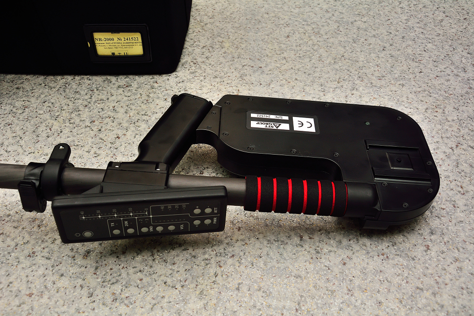 Этим локатором можно обнаружить средства звуко-, видео-записи, сим-карты, самодельные взрывные устройства, находящиеся как в включенном, так и в выключенном состоянии.