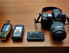 Техника для осмотра места происшествия: навигатор (для работы в лесу, поле), дальномер, водонепроницаемый компактный фотоаппарат и зеркальный фотоаппарат.