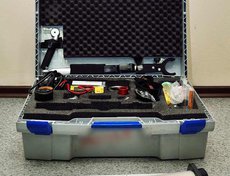 Набор источников света для криминалистов. Они дают свет разной длины и волны.