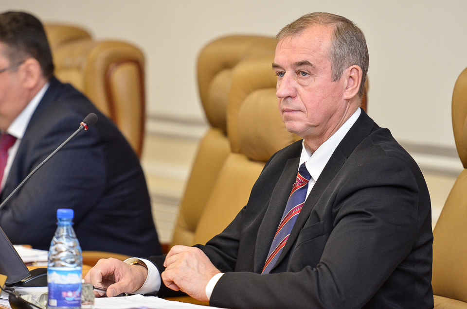 Губернатор Приангарья Сергей Левченко выступил с собственным законопроектом о едином прожиточном минимуме пенсионеров в области. Окончательное решение по нему примут в ноябре.