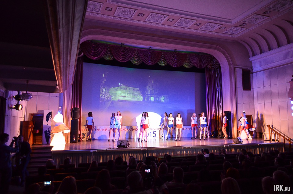 Шоу состоялось на сцене культурно-досугового центра «Художественный».