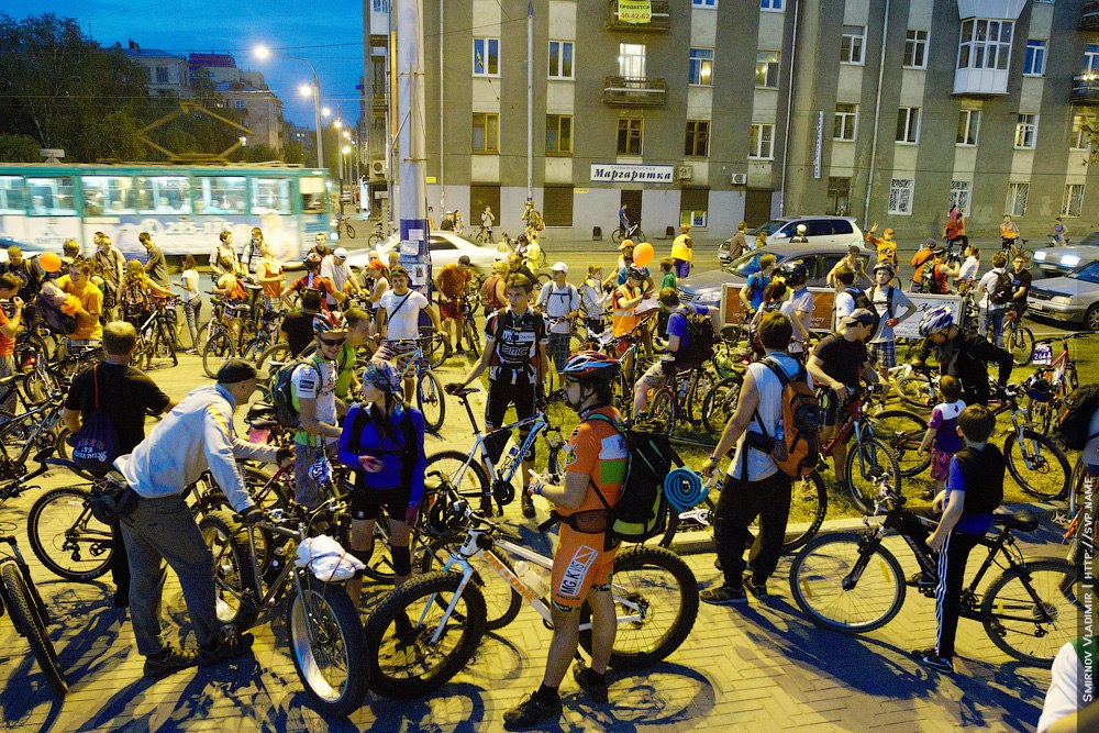 Завершился велозаезд на площади около Дворца бракосочетаний