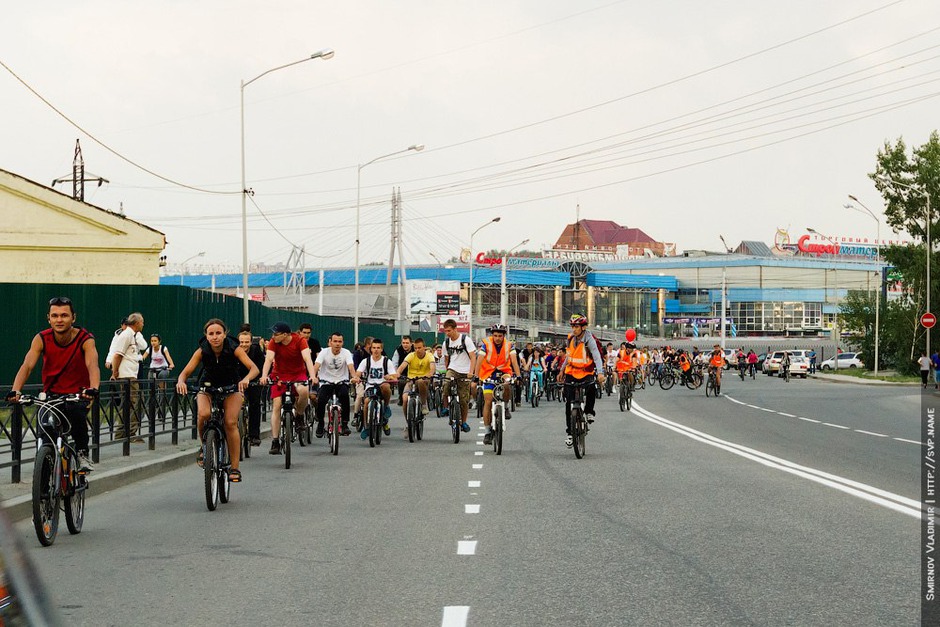 От парковки участники поехали по Нижней Набережной в сторону центра Иркутска