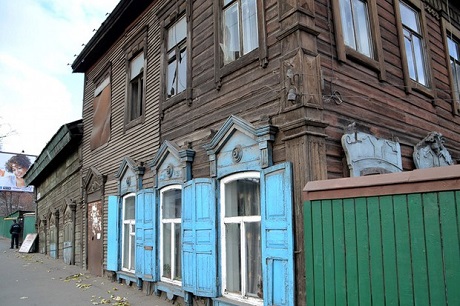 Деревянный дом в центре Иркутска. Автор фото — Илья Татарников