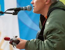 На сцене Олег Медведев (Иркутск)
