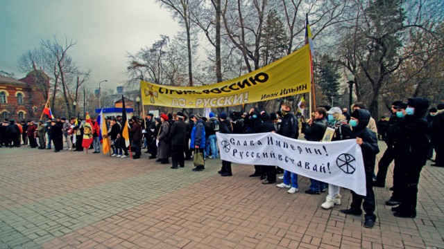 Возле памятника Александру Третьему. 4 ноября