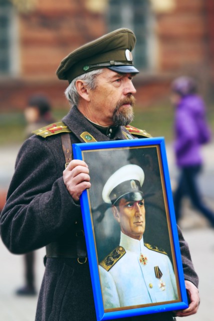 Возле памятника Александру Третьему. 4 ноября