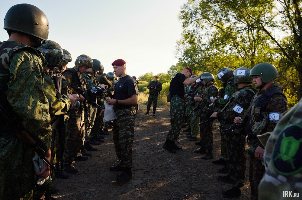 После того как днем ранее часть кандидатов отсеялась на отборочных тестах, на 12-километровый марш-бросок вышли 22 спецназовца