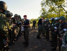 После того как днем ранее часть кандидатов отсеялась на отборочных тестах, на 12-километровый марш-бросок вышли 22 спецназовца