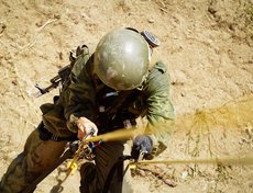 Сотрудник спецназа УФСИН России по Республике Бурятия оказался единственным, кто смог после марш-броска поразить все мишени на стрельбище и уложиться во временной норматив